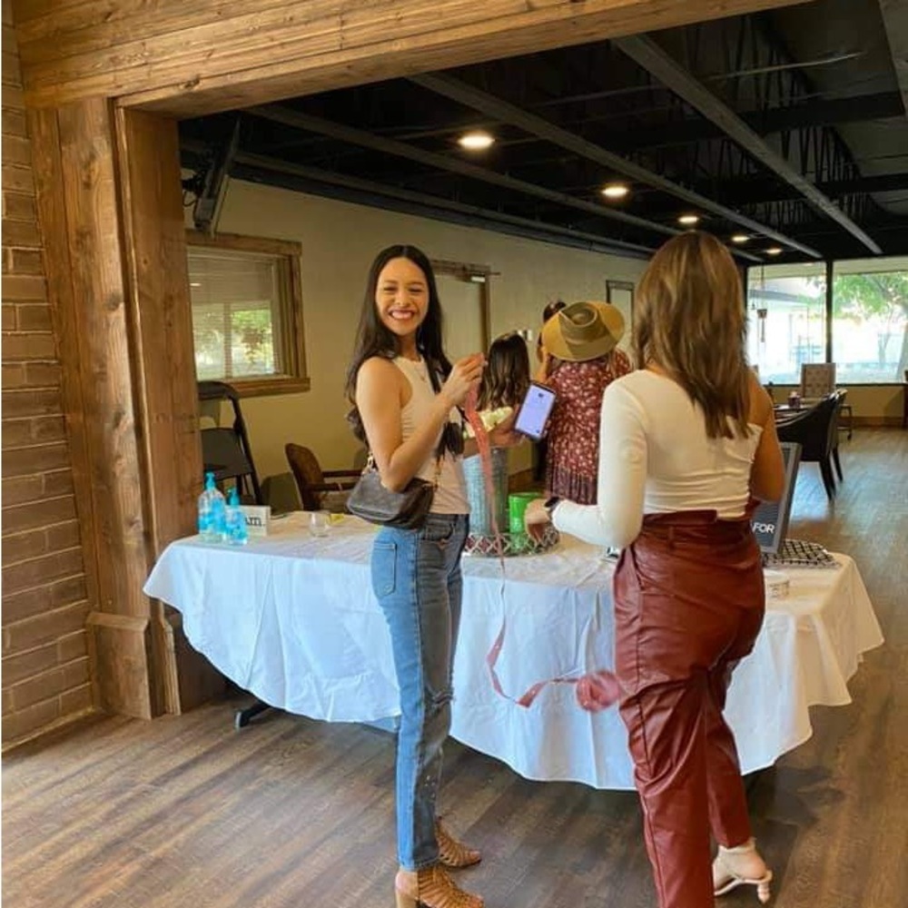 Meet your Posher, Ana rosario